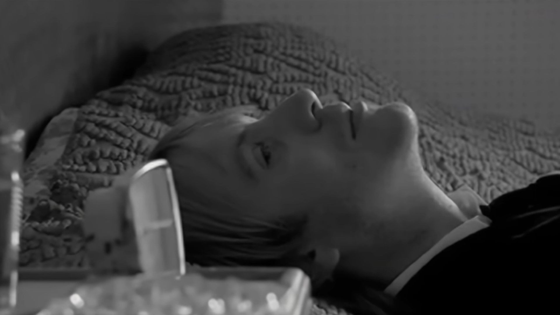 Oasis - The Importance Of Being Idle  (Official Video)